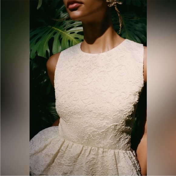 NWT ZARA TEXTURED PEPLUM TOP SIZE M 
🚨FIRM PRICE NO DISCOUNT - Picture 15 of 15